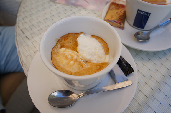 Coffee with Ledo ice cream