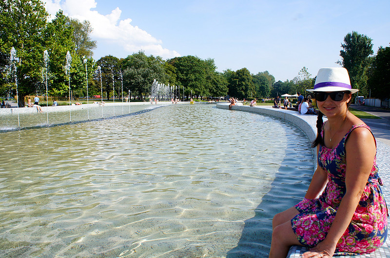 Multimedia Fountain Park was a lot of fun. It was so refreshing to dip our feet in it after a long morning of sight seeing. 