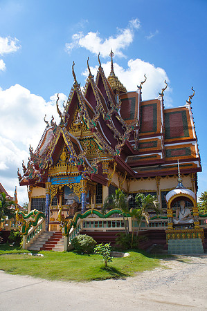 Wat Plai Laem