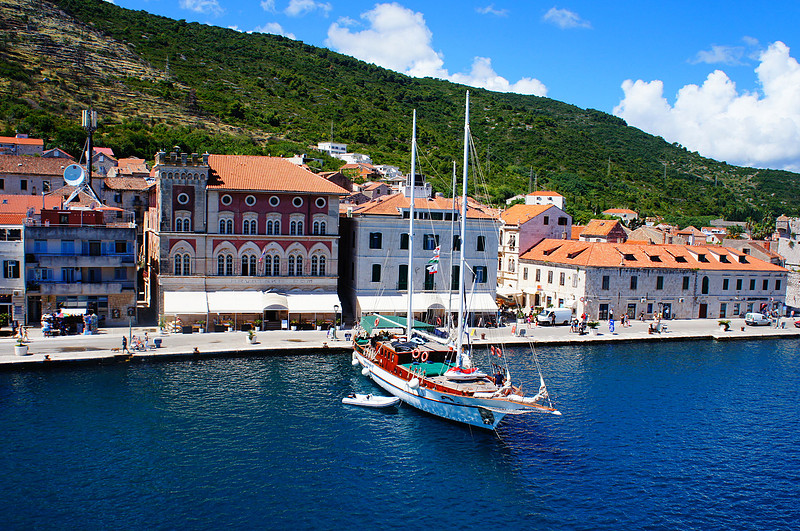 First view of Vis