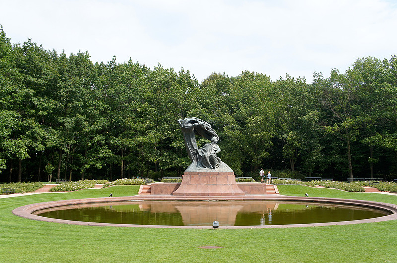 Known to every Polish person, Chopin Statue graces the famous Lazienki Park in the capital of Poland. 