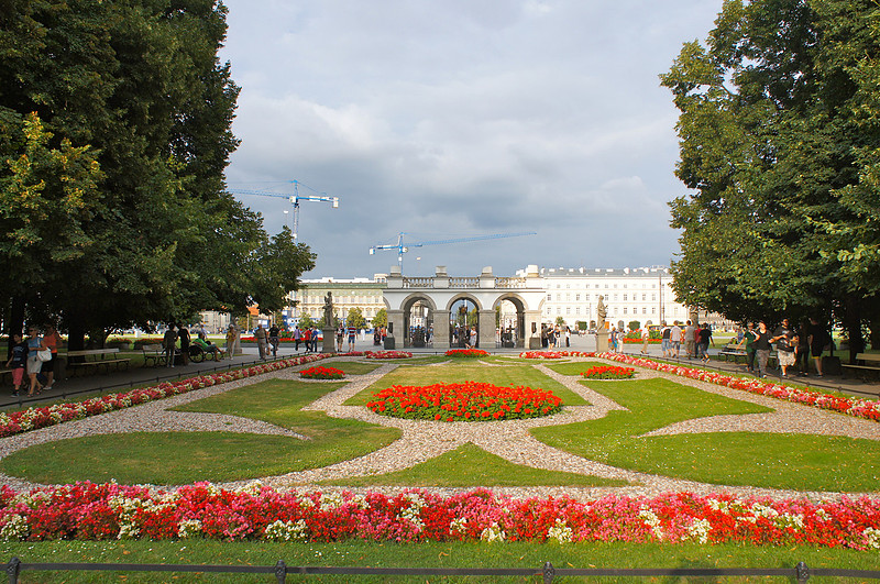 This garden is right behind the Tomb of the Unknown Soldier. We loved how manicured it was. 